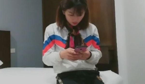 老哥找小姐直播啪啪