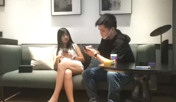 探花约到可爱长腿妹，声音也挺好听的