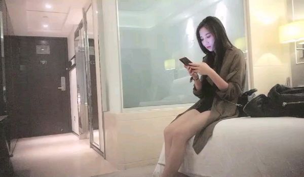 甜美妹妹，乳推口交上位骑坐自己动