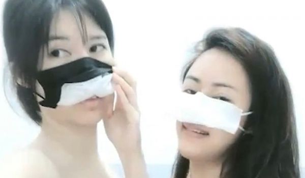 约漂亮闺蜜一起自慰