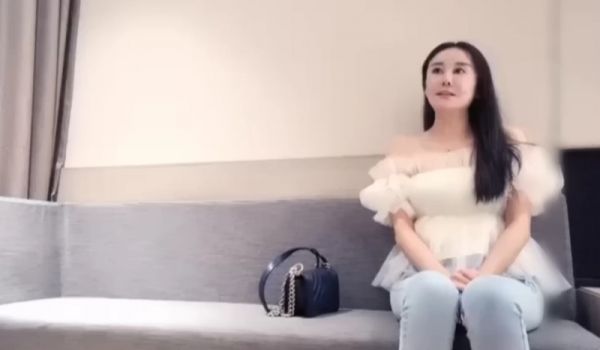 甜美妹子骑坐抽插