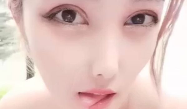 美乳大一女学生约炮粉丝