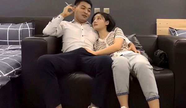 气质美女在床上被操的狂叫不停