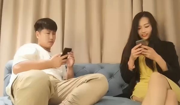 深夜场极品性感妹子舌吻口交调情扣逼自摸骑乘猛操