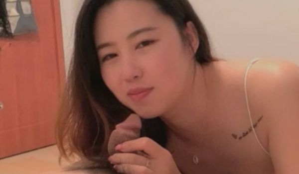 美艳少妇润滑小穴等你插