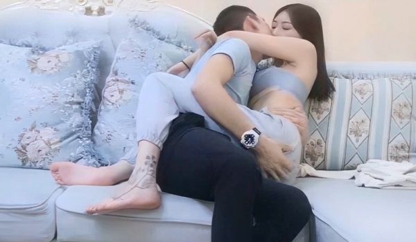 大长腿甜美妹子上位骑乘猛操
