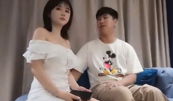 白衣妹子不但长的好看身材也是不错
