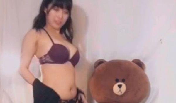 大奶妹子自抠小穴淫叫
