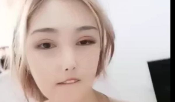 极品校花约炮友家中啪啪