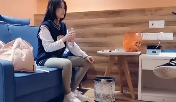 3000约极品小仙女，清纯甜美00后