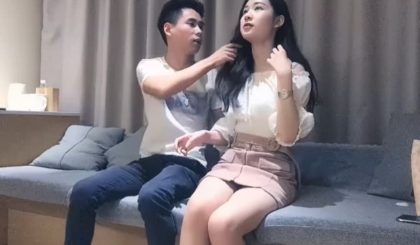 极品大长腿妹子,拨开内裤舌吻摸逼69口交站立后入