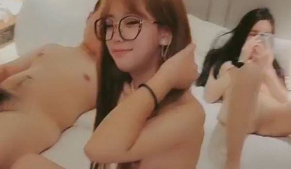 女神们的淫乱群P之夜