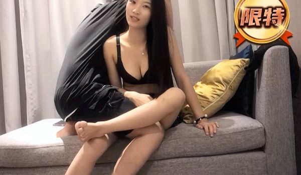 高颜值性感大长腿妹子，啪啪上位骑乘大力猛摇