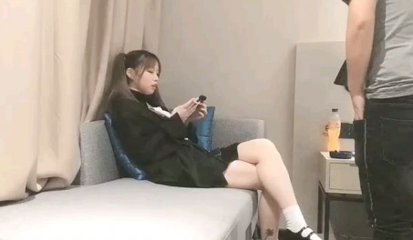 双马尾可爱白皙萌妹，浪起来表情真是骚啊