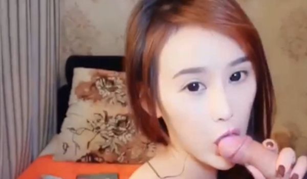 超高颜值妹子相当饥渴
