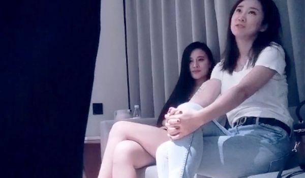带两个美女玩双飞