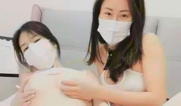 白虎姐妹按摩棒互玩粉穴