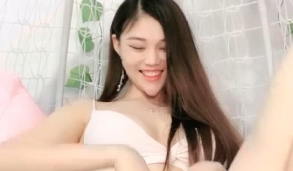 车模和炮友无套激情抽插
