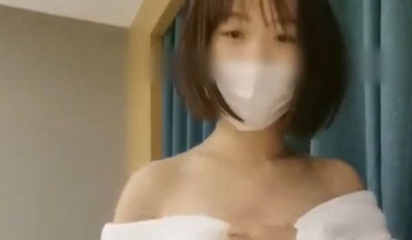清纯美少女娇羞露美穴