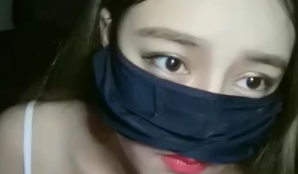 奶大肤白深夜里的激情