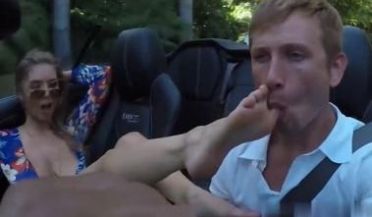 开车带着风骚熟女野外激情