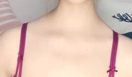 高颜值极品美乳长腿性感妹子自摸道具自慰，露奶揉搓
