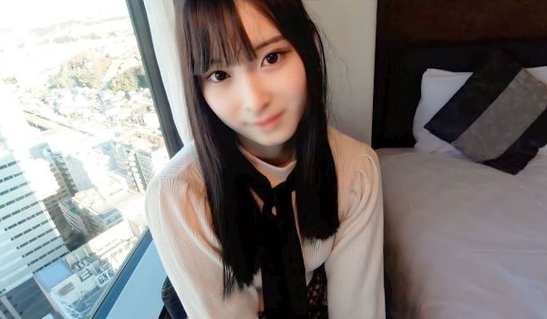 【无修正】把身材苗条的人气咖啡小姐叫到酒店，给她