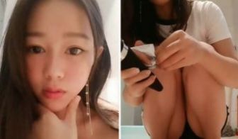 高颜值美少妇浴室大尺度自慰秀 坐在地上按摩器头部