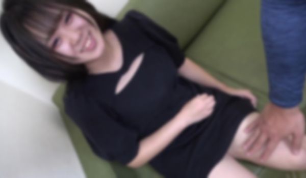 19岁美乳大学生。随着时代的进步，色情的女孩子是