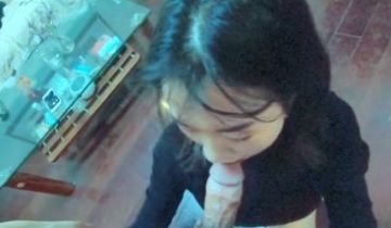 勾搭很久的长腿美少妇 纤细大长腿性感美翘臀在客厅