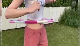 甜美美少女初次亮相的!