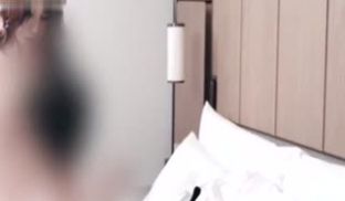 美女欲望强不停吃肉棒骚声浪语爆乳受不了1的!