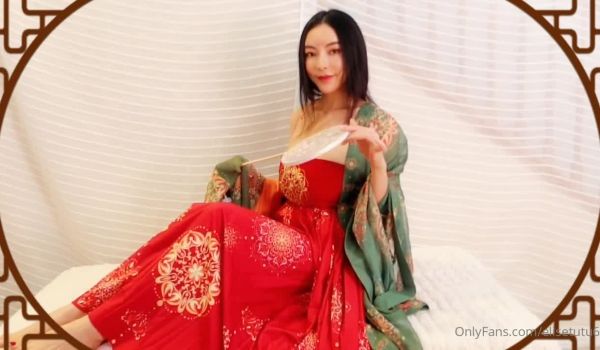 美艳版的妩媚娘，皇上今晚会翻我牌吗？1的!
