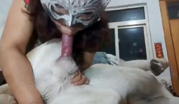 风骚熟女与狗狗性福了的!