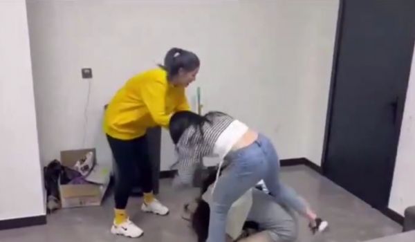 校园霸凌哦的!