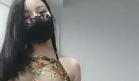 漂亮新人主播校花蓝兔子0504一多自慰大秀跳起扇