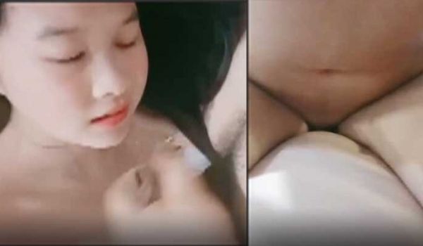 【清纯妹子】白晢清纯妹子女上骑乘叫得这样骚 蒙眼