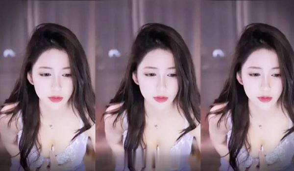 【热舞诱惑抖奶】 网红美女1