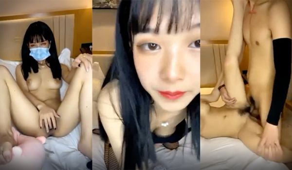 【极品骚货】新来的骚姐姐面对镜头舔弄着大鸡巴，样