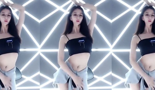 「必看」绝世女神的中出性交...