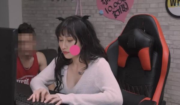 HND677外神田の本物アイドルはじめてのナマ中