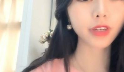 半夜在房里温习功课，无聊了就自尻一下，才有能量继
