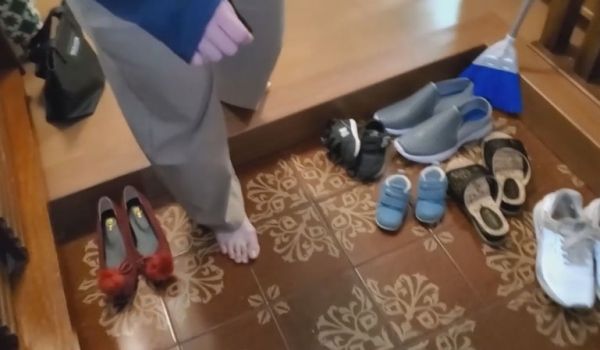 自家访问【个人】在守护孩子的祖背后杀死颤抖的声音