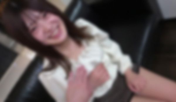作为电视节目的AD工作的皮肤白19岁工作的女子漂