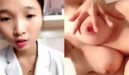 护士服制服诱惑捏着巨乳.