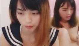 难得一见两姐妹一起玩直播妹妹被摸B摸受不了听叫声