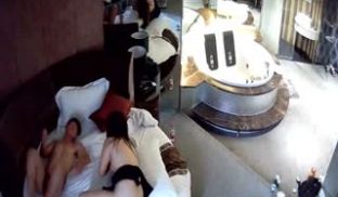 连干2炮眼镜妹叫的太骚清晰对白搞笑淫荡.
