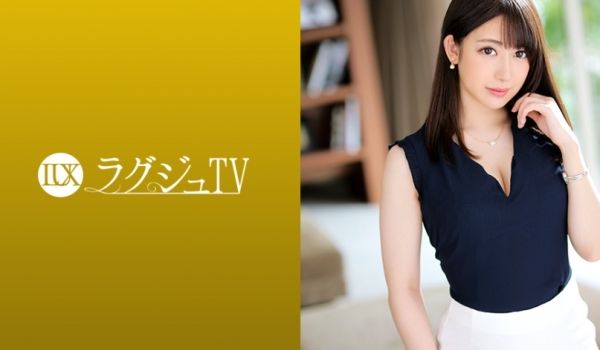 很腼腆的医科美女小心翼翼的舔肉棒适合被男人主动抓