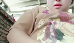 怀孕的人妻露脸大白天哄着孩子还要伺候大哥激情啪啪