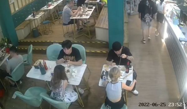 学生妹遭遇咸猪手的!
